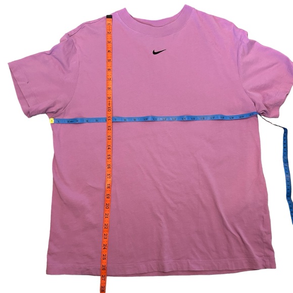 Nike Sportswear Tee size Medium - Picture 4 of 5